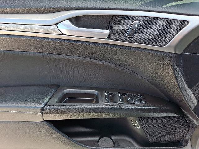 Certified 2020 Ford Fusion SE FWD image 12