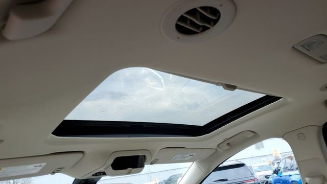 Used 2024 Buick Enclave Avenir w/ Trailering Package, 5000 lbs. AWD/4WD image 8