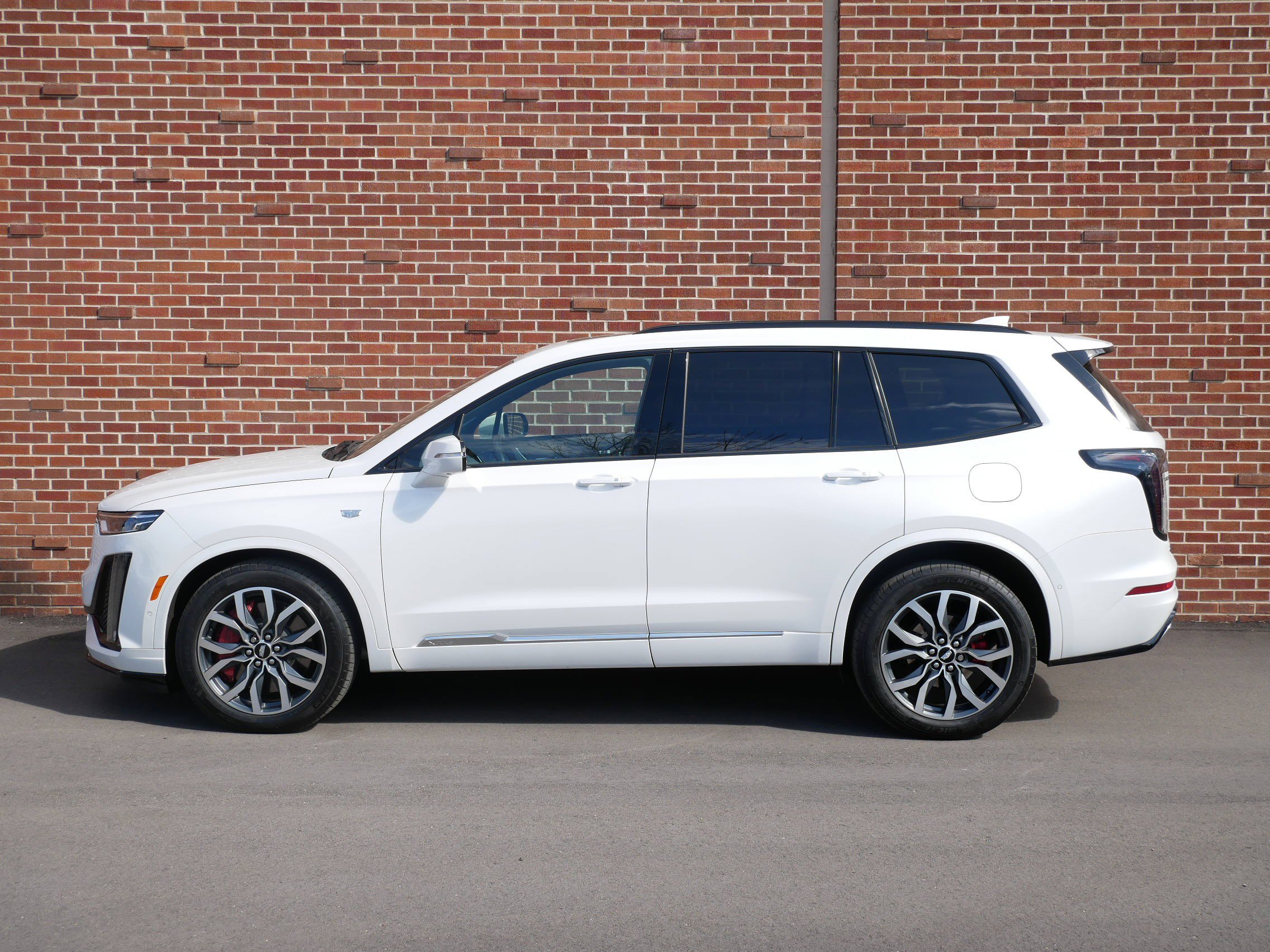 Certified 2023 Cadillac XT6 Sport w/ Technology Package image 2