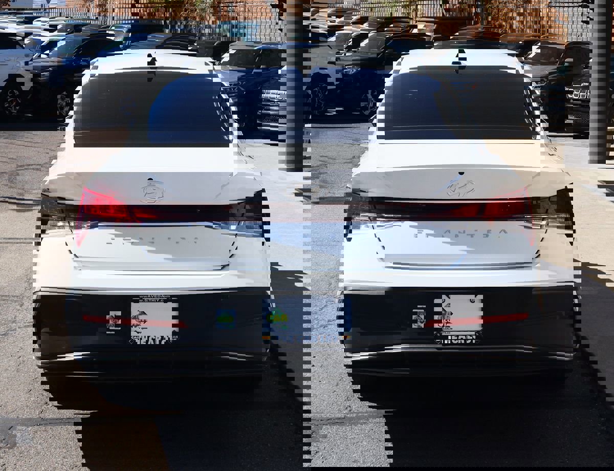 Used 2024 Hyundai Elantra SEL image 11