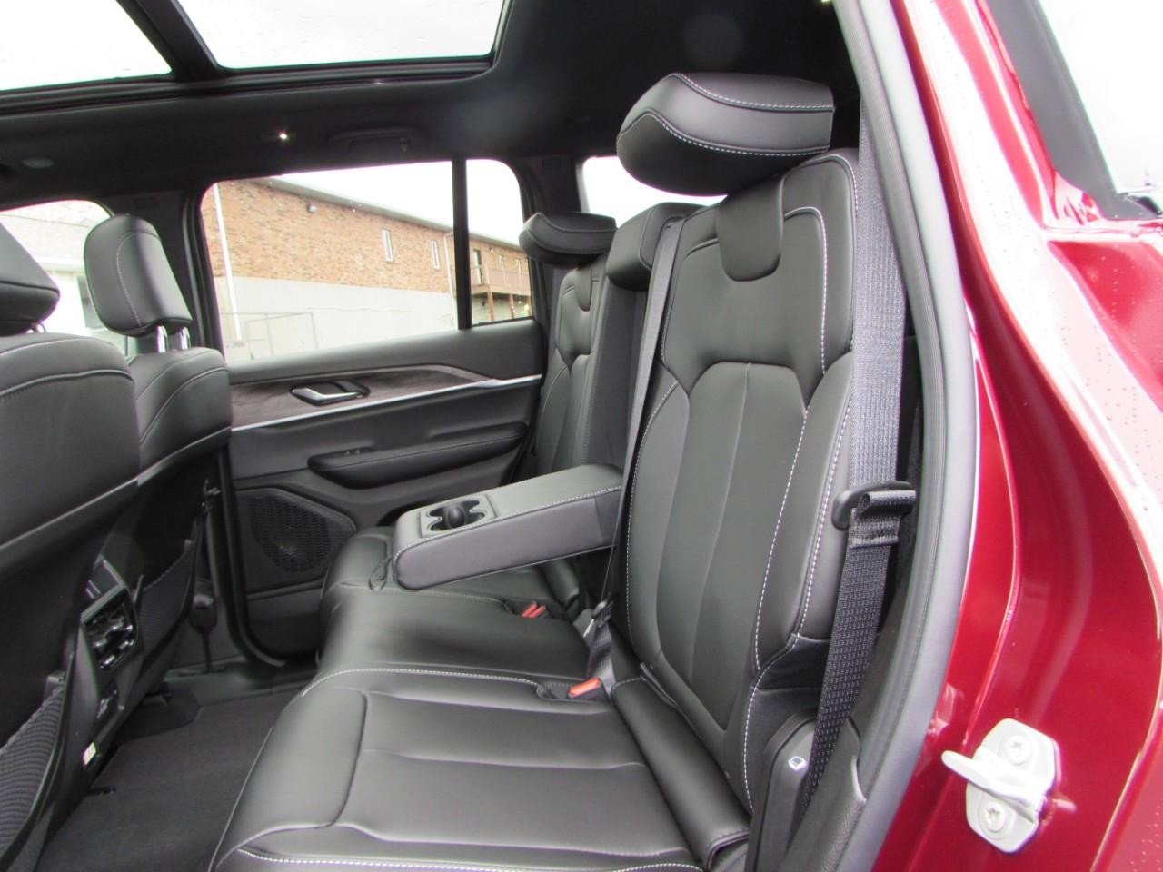 New 2025 Jeep Grand Cherokee Limited image 21