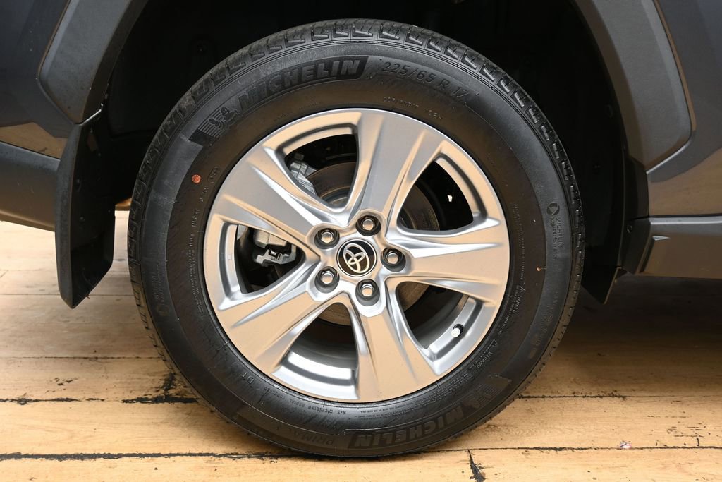 Used 2024 Toyota RAV4 XLE w/ Convenience Package FWD image 14