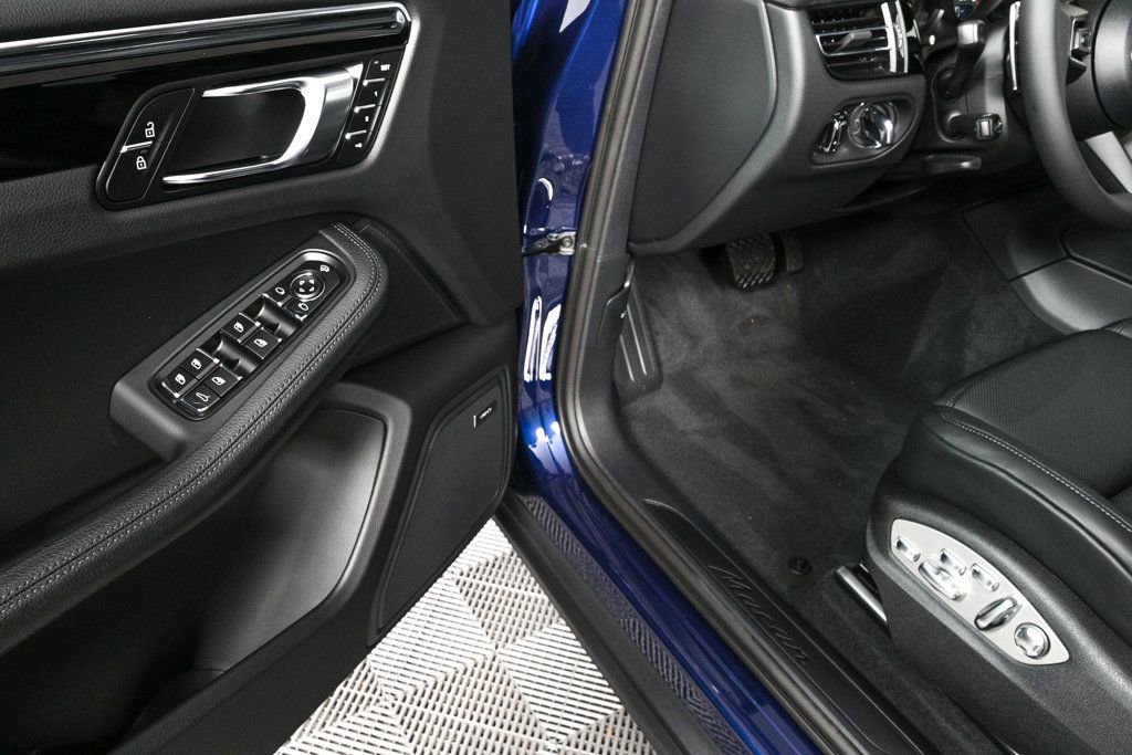 Certified 2026 Porsche Macan image 8