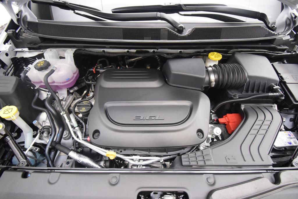 New 2027 Chrysler Pacifica Pinnacle FWD image 11
