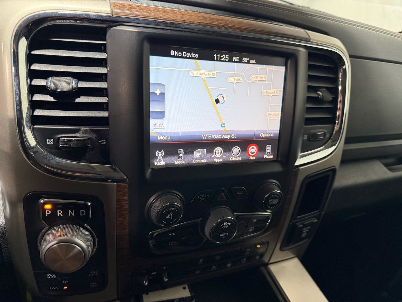 Used 2015 RAM 1500 Laramie w/ Convenience Group AWD/4WD image 32