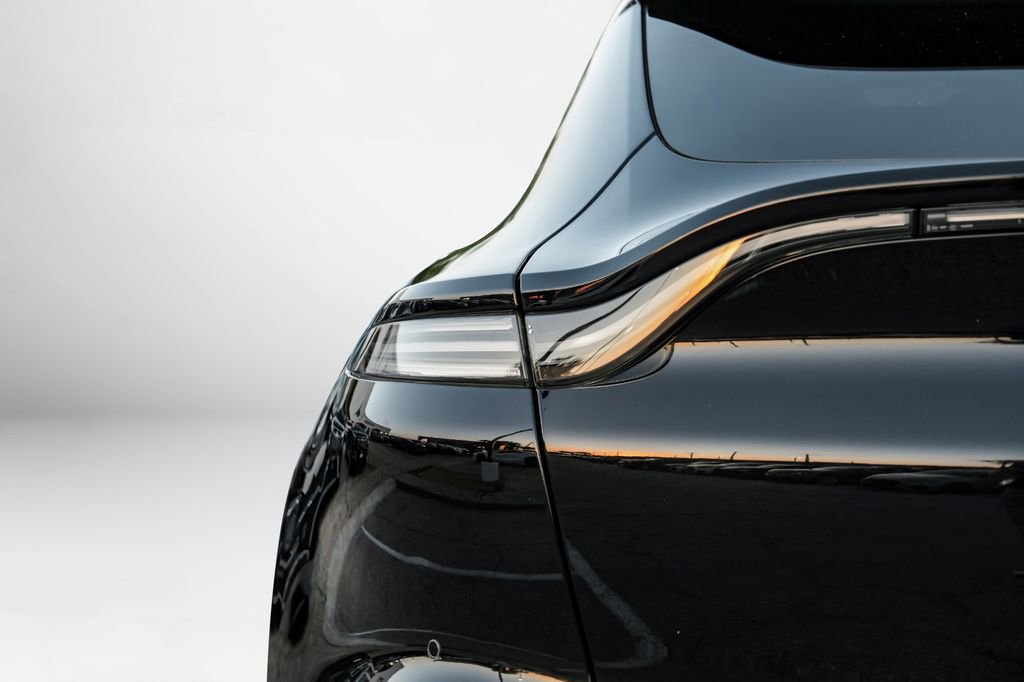 Used 2021 Aston Martin DBX image 52