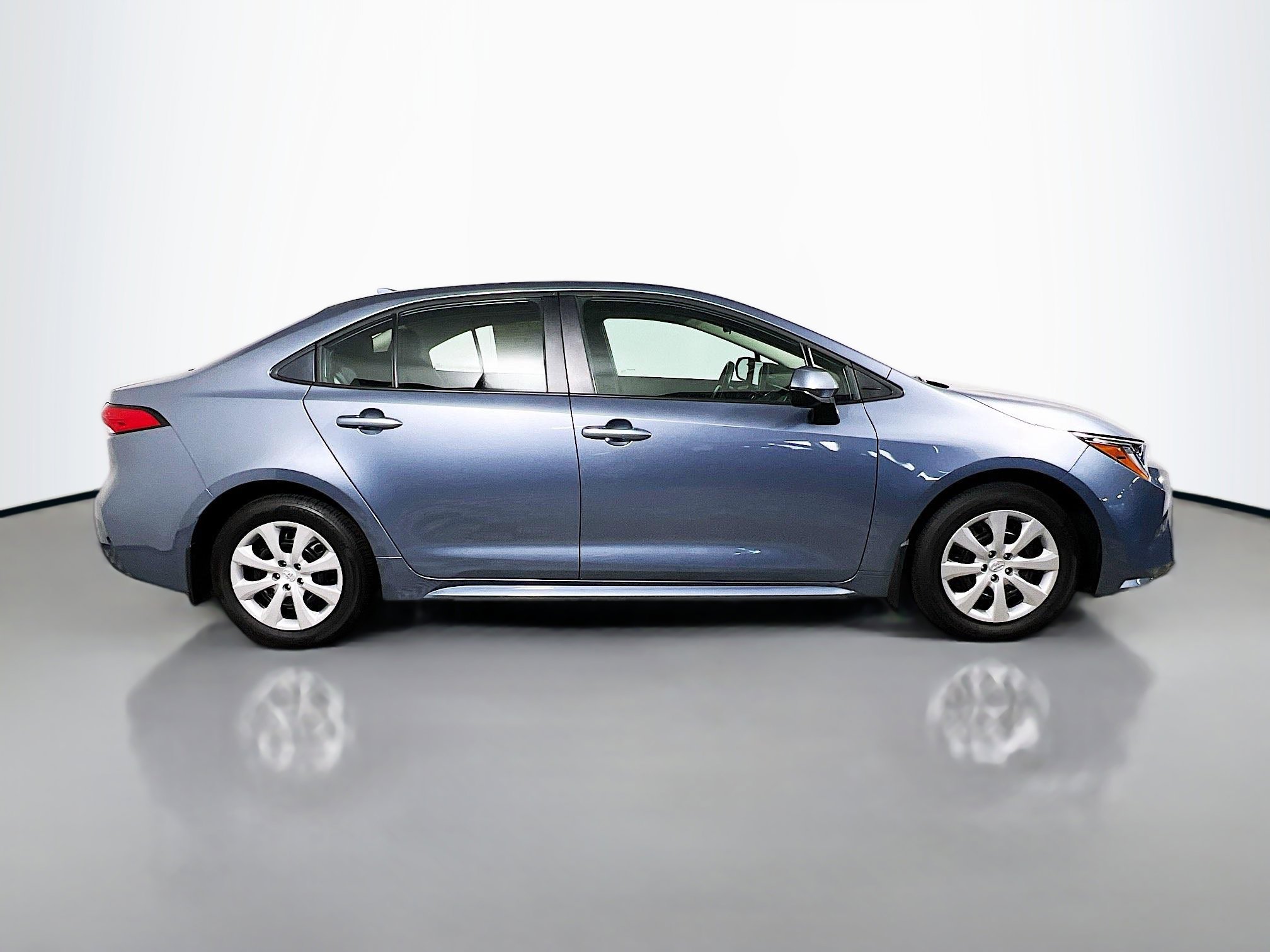 Used 2025 Toyota Corolla LE FWD image 3