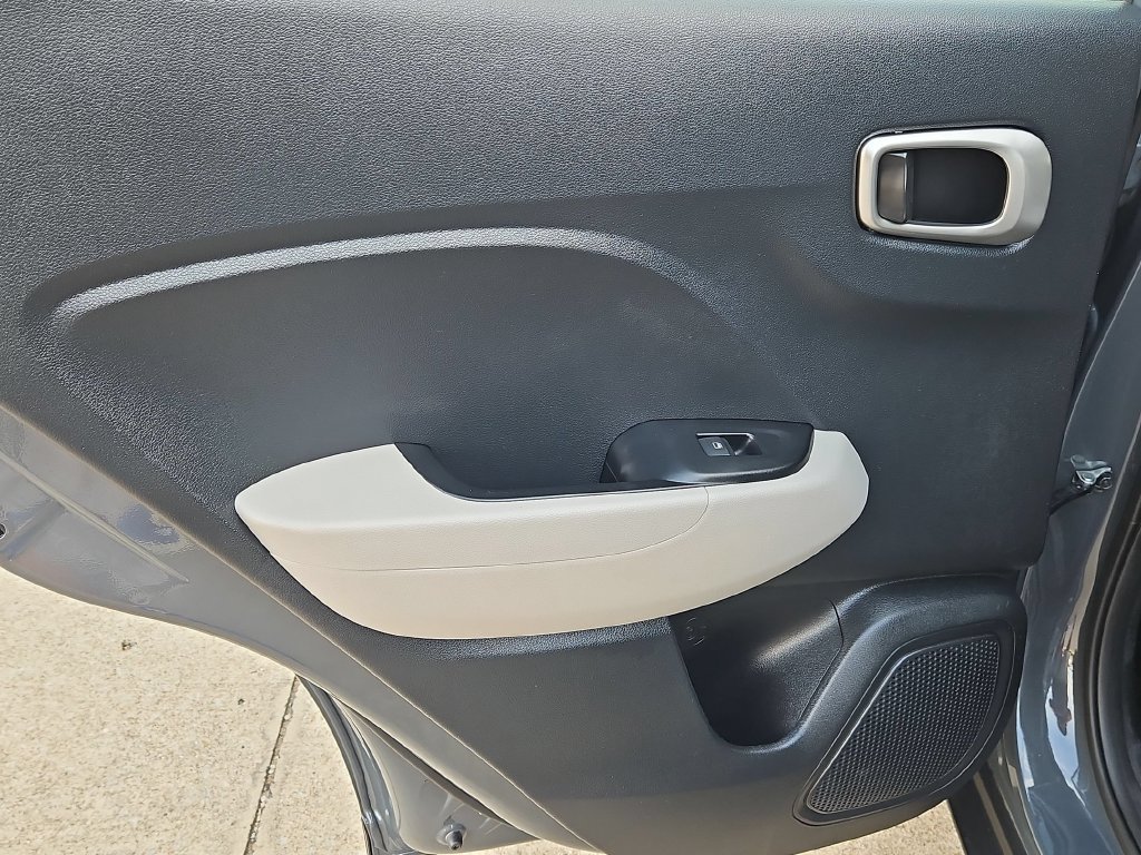 Used 2025 Hyundai Venue SEL FWD image 27