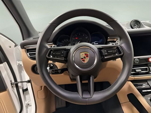 Used 2025 Porsche Macan AWD/4WD image 17