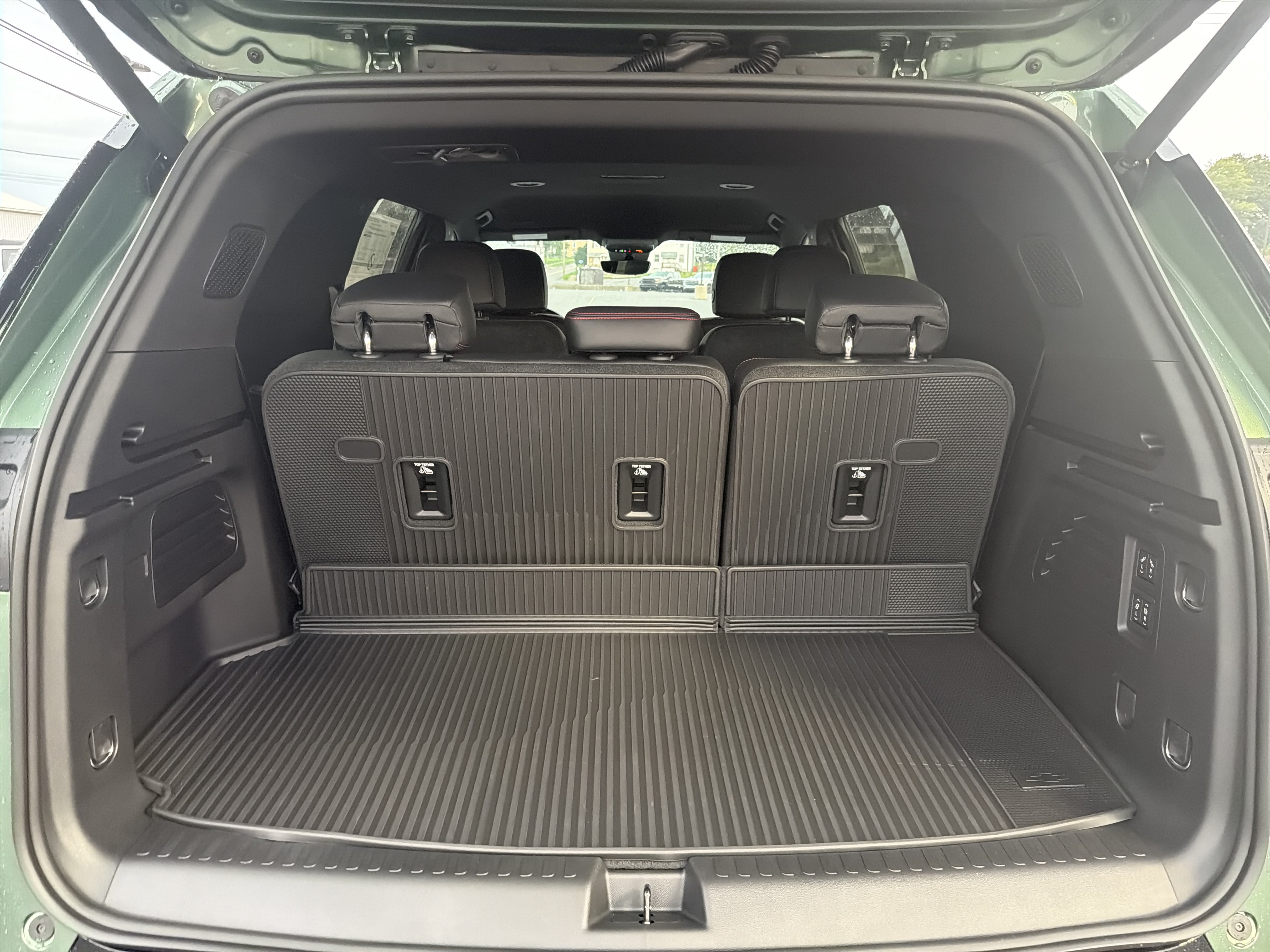 New 2027 Chevrolet Traverse RS w/ LPO, Floor Liner Package AWD/4WD image 27