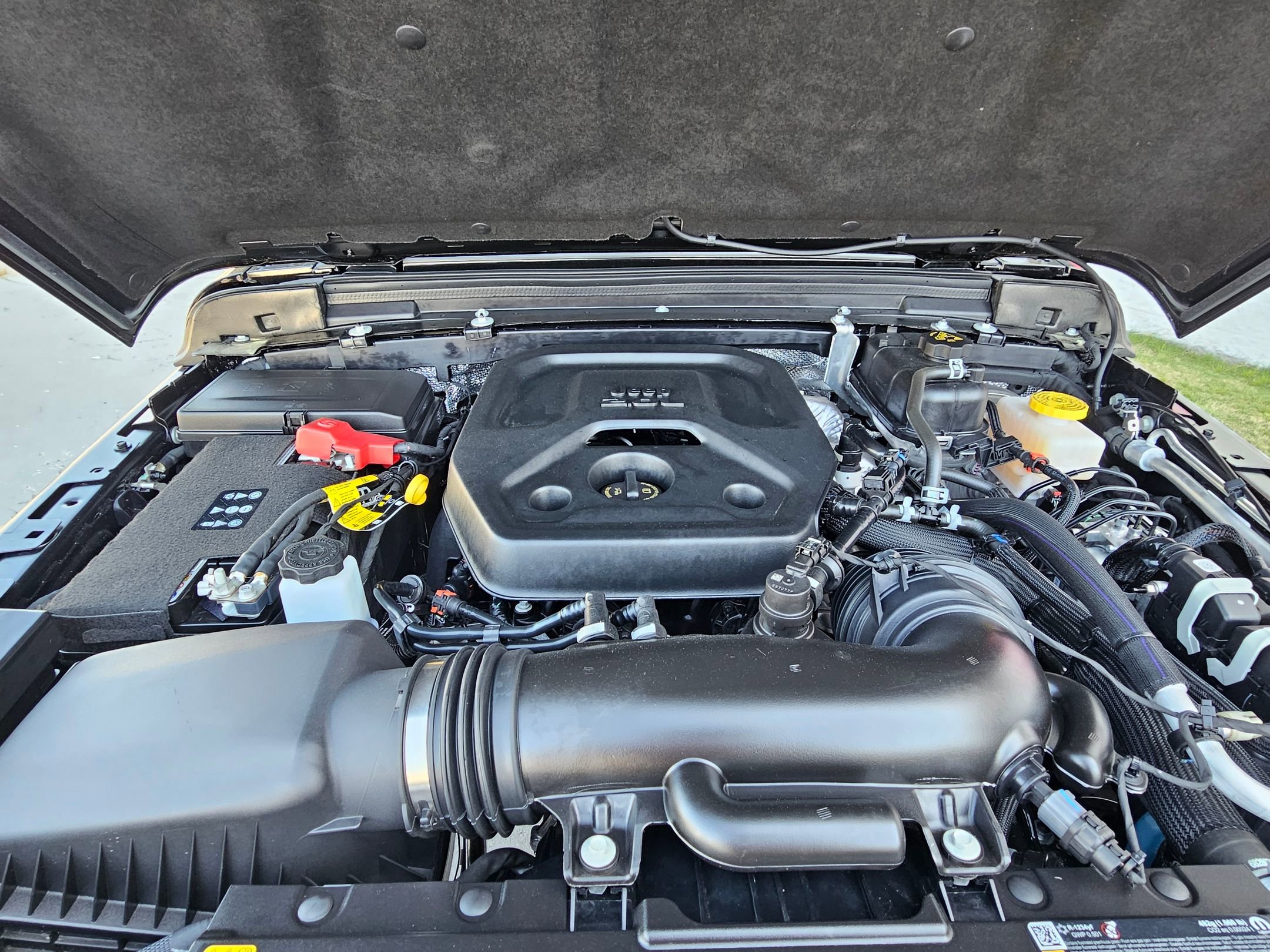 Used 2025 Jeep Wrangler Sport image 29