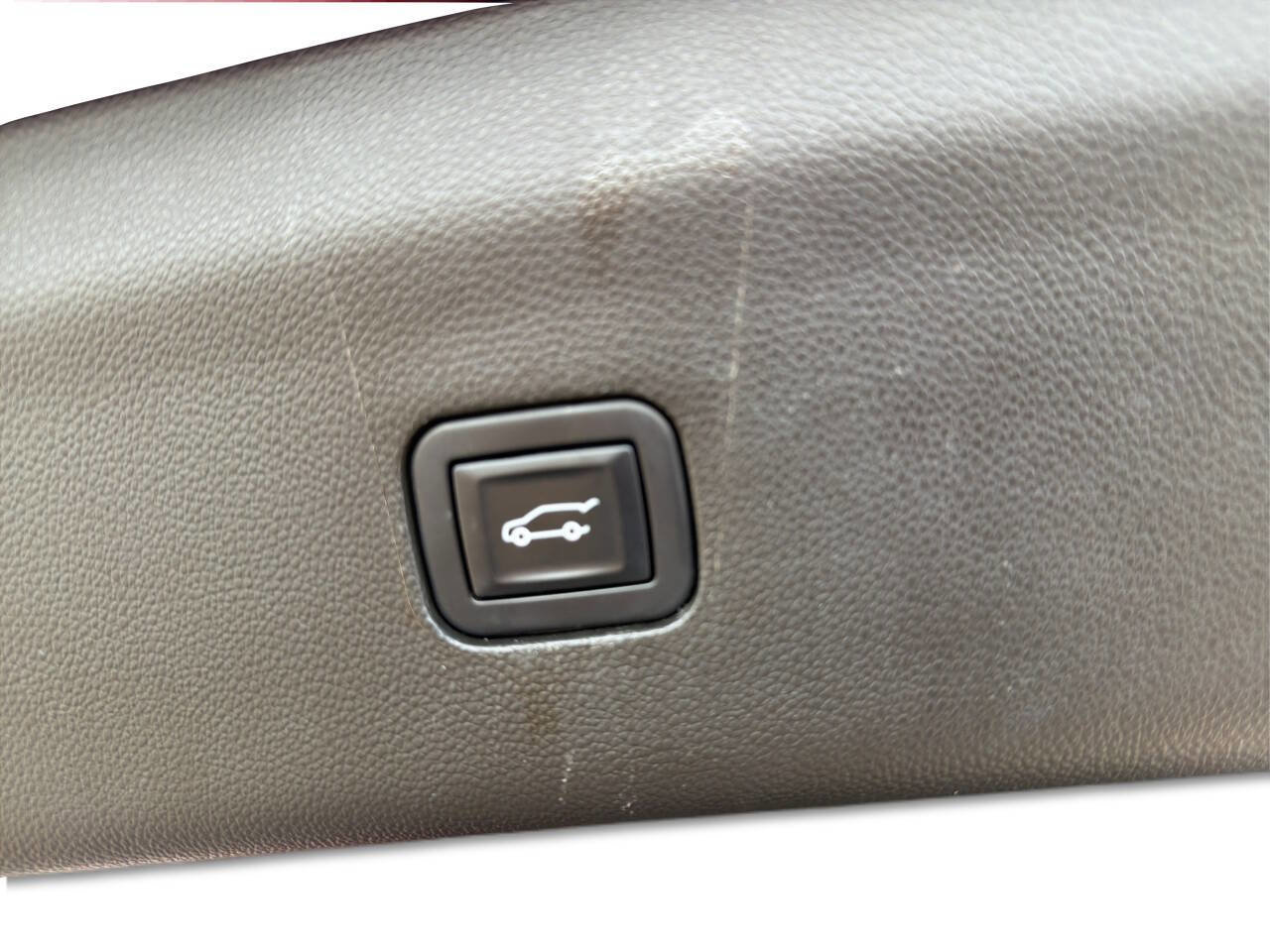 Used 2022 Buick Enclave Essence w/ Sport Touring Edition FWD image 22