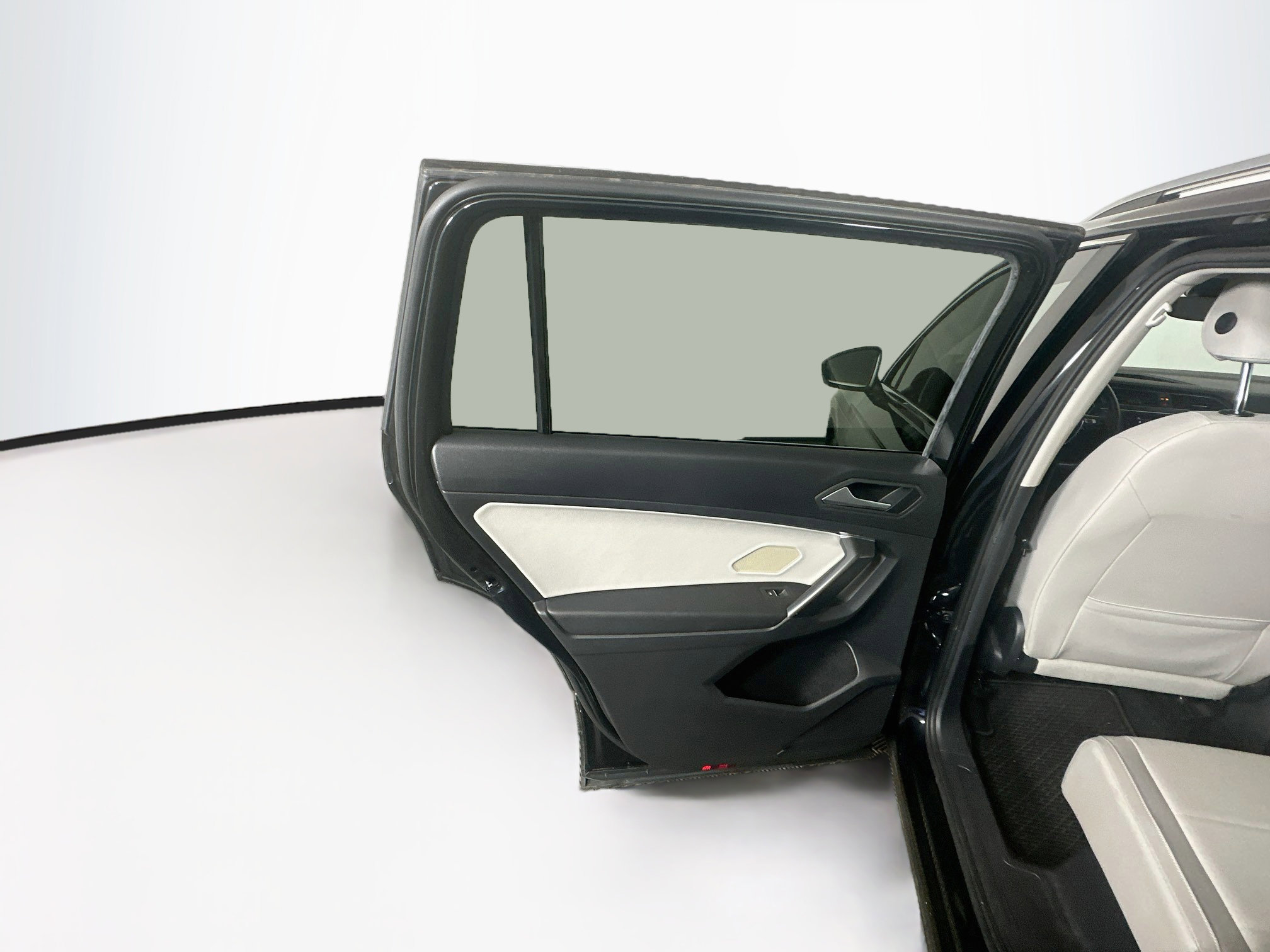 Used 2021 Volkswagen Tiguan SEL FWD image 25