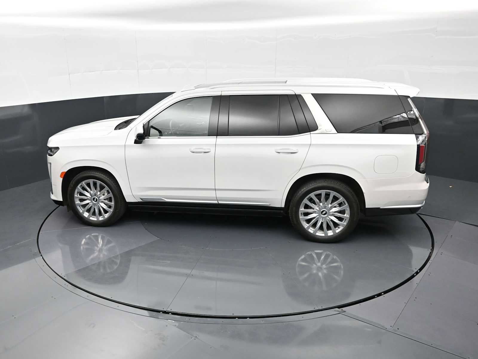 Used 2024 Cadillac Escalade Premium Luxury w/ Performance Package AWD/4WD image 25
