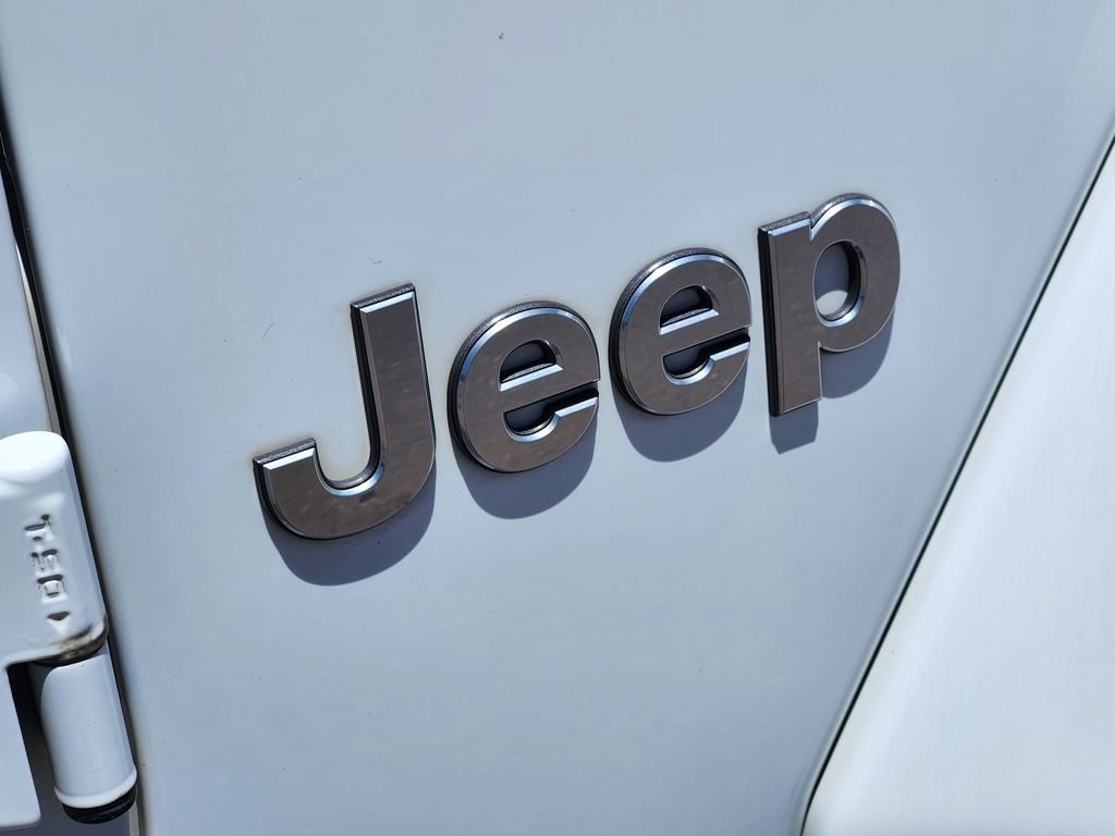 Used 2018 Jeep Wrangler Unlimited Sahara AWD/4WD image 31