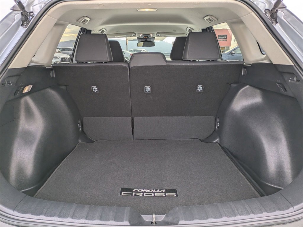 Used 2025 Toyota Corolla Cross LE image 30