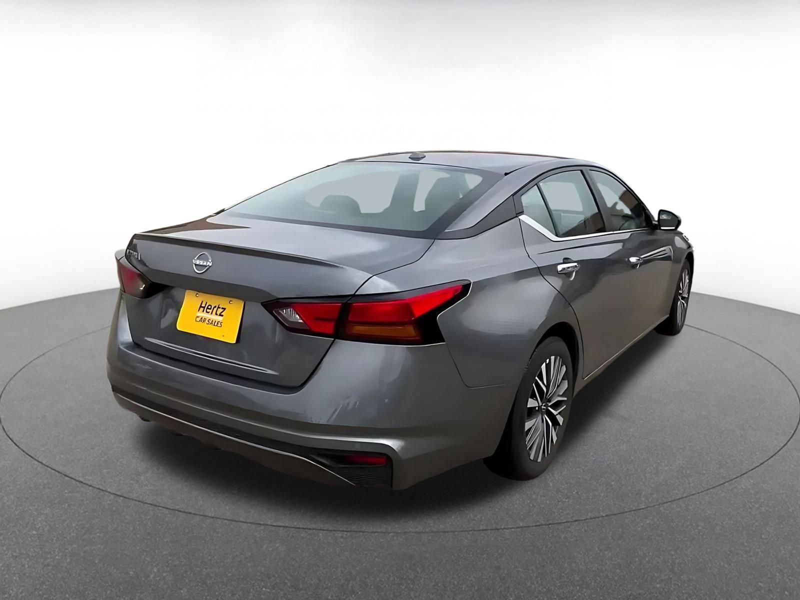 Used 2025 Nissan Altima 2.5 SV FWD image 11