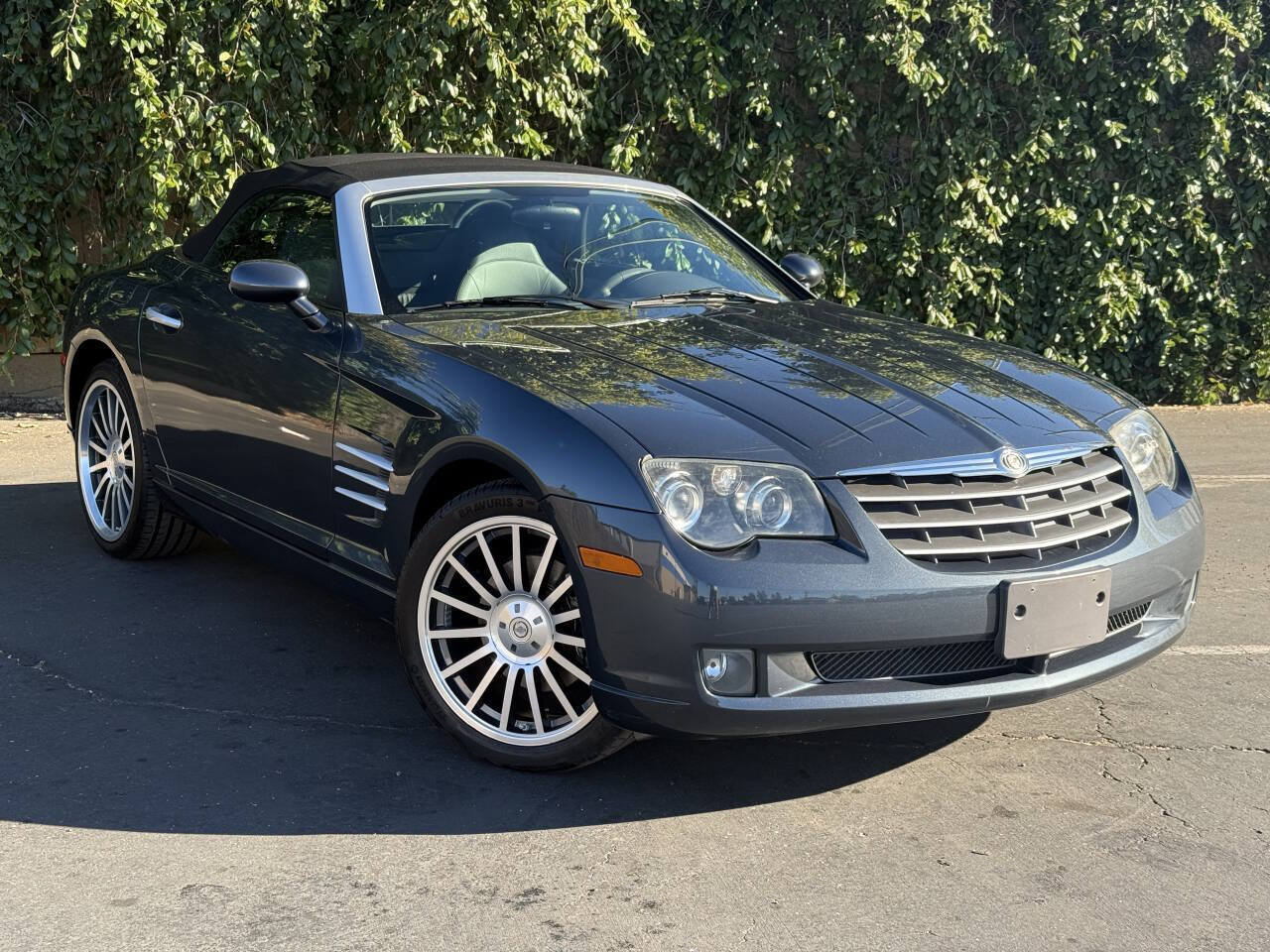 Used 2007 Chrysler Crossfire Limited RWD image 2