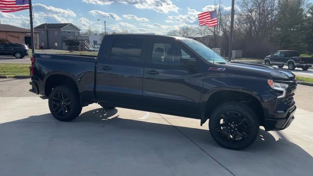 Used 2022 Chevrolet Silverado 1500 LT Trail Boss w/ Protection Package AWD/4WD image 3