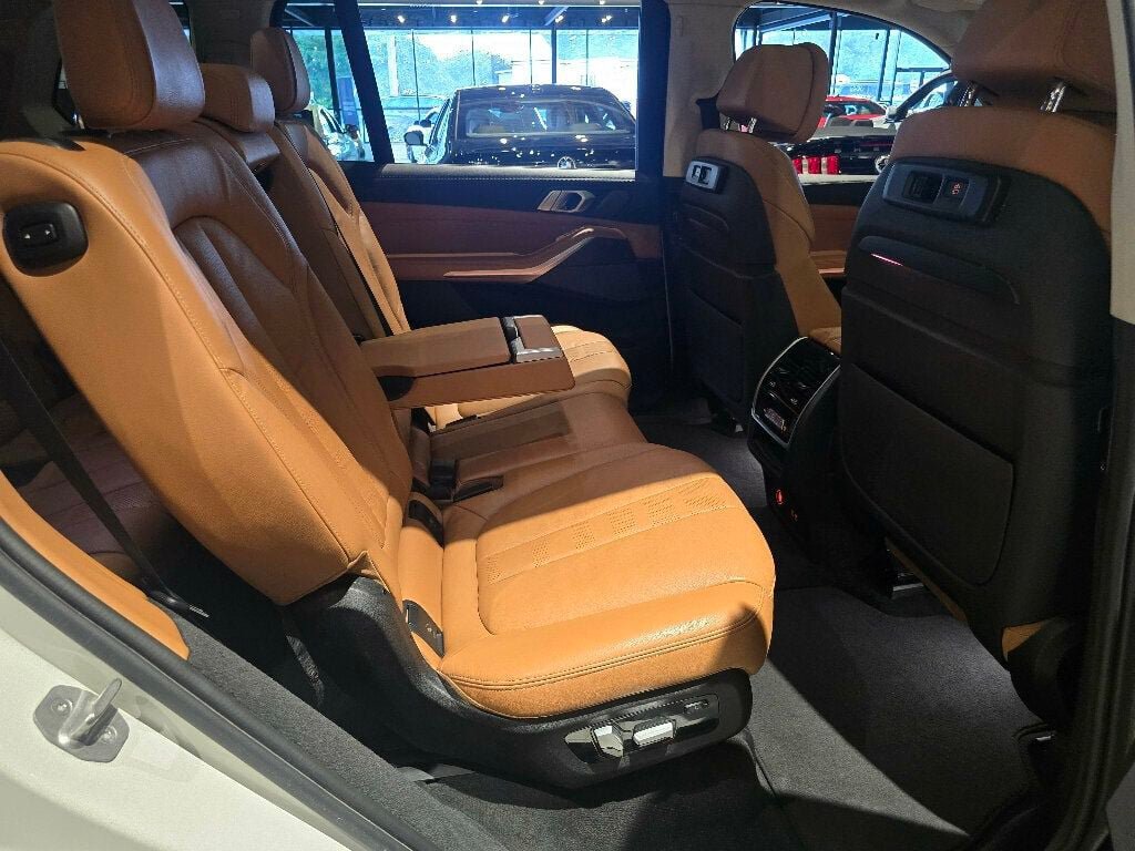 Used 2021 BMW X7 xDrive40i w/ Premium Package AWD/4WD image 32