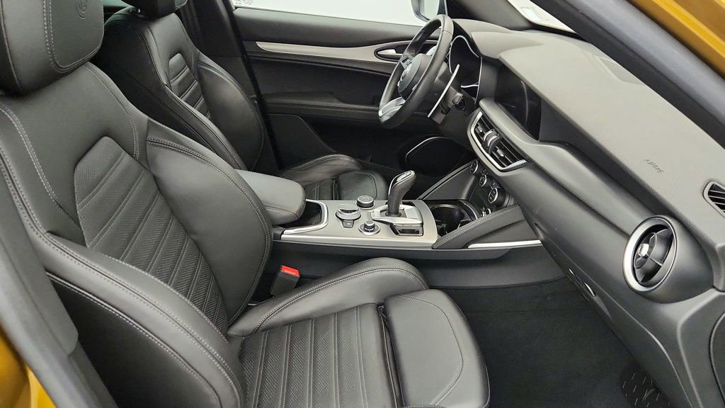 Used 2023 Alfa Romeo Stelvio Veloce image 24