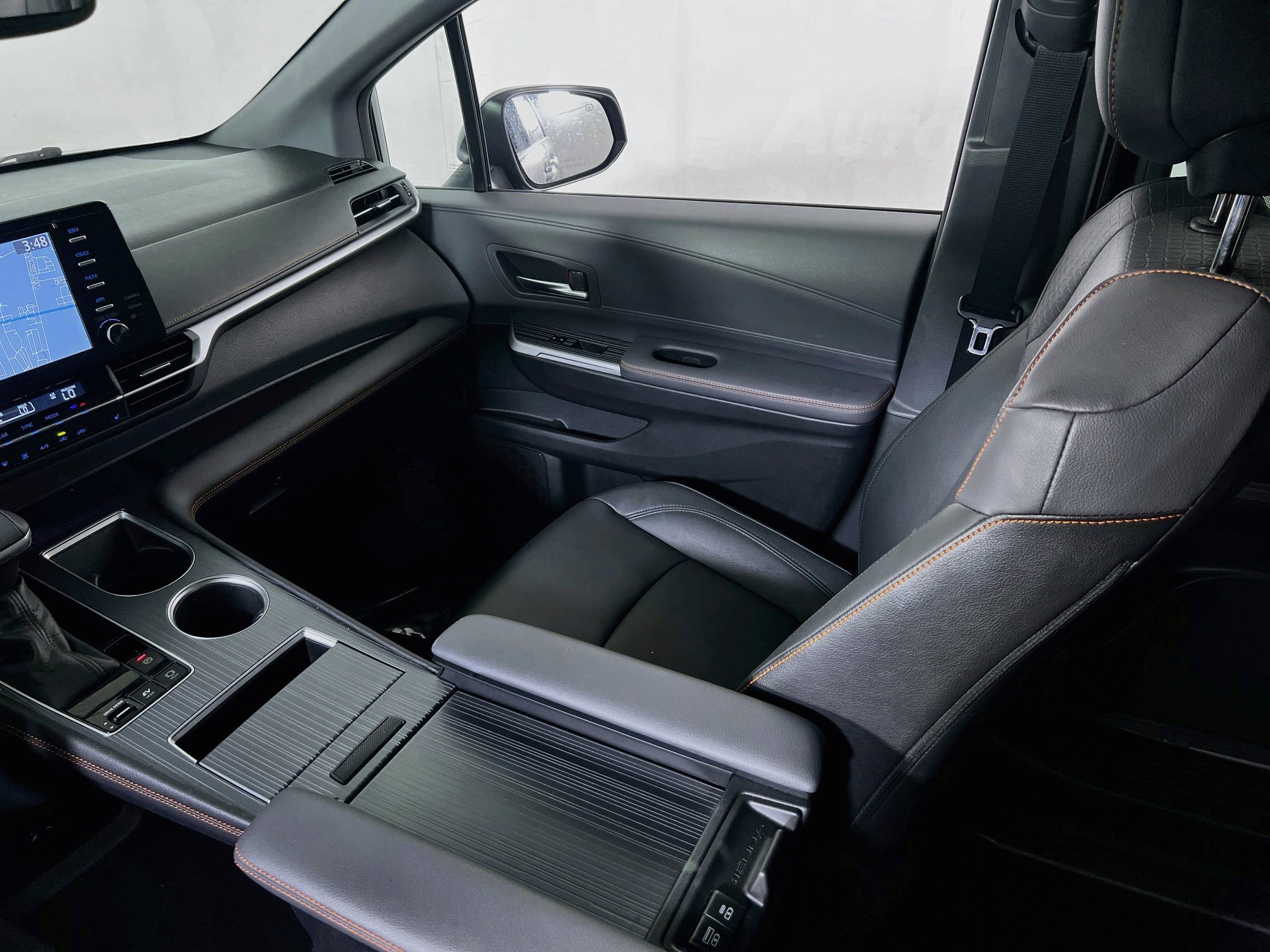 Used 2022 Toyota Sienna XSE AWD/4WD image 24