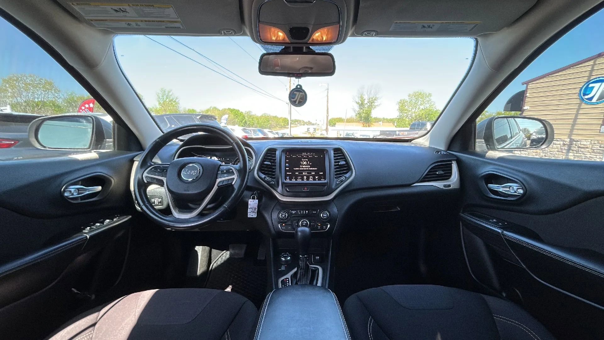 Used 2015 Jeep Cherokee Latitude w/ Cold Weather Group AWD/4WD image 30