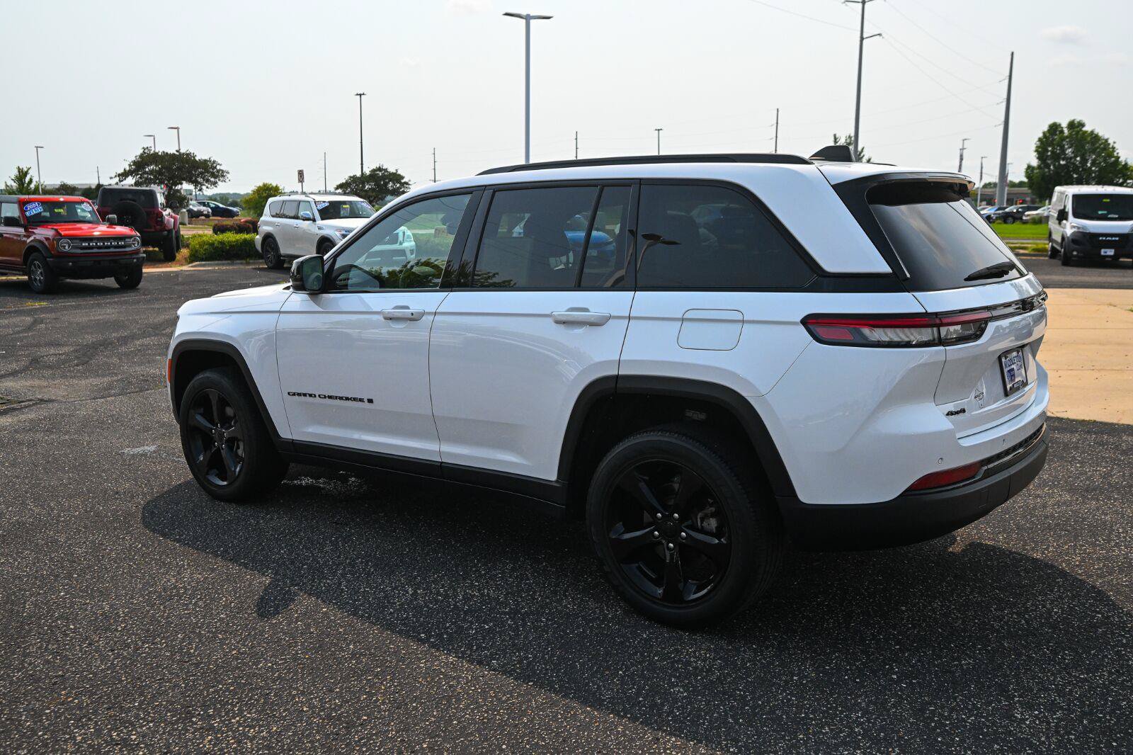 Used 2023 Jeep Grand Cherokee Altitude AWD/4WD image 7
