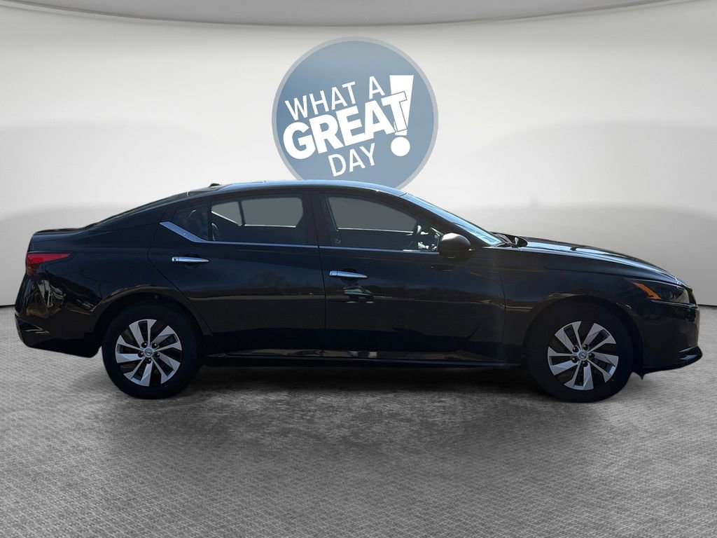 Used 2025 Nissan Altima 2.5 S image 2