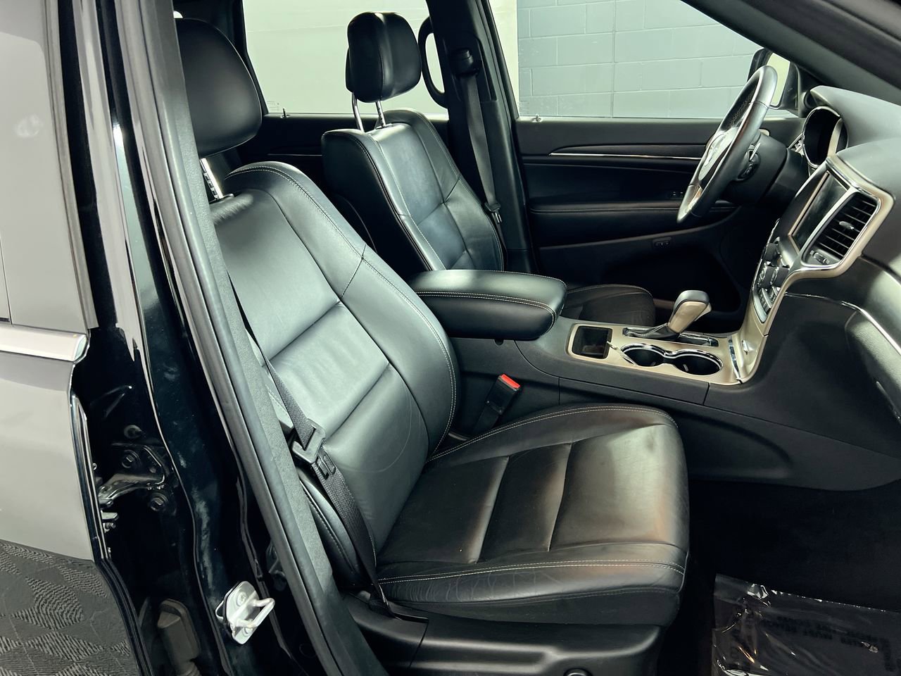 Used 2017 Jeep Grand Cherokee Limited image 29