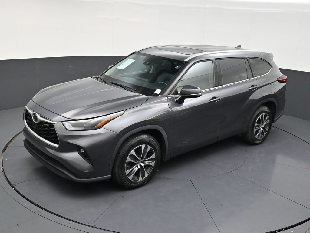 Used 2022 Toyota Highlander XLE FWD image 12