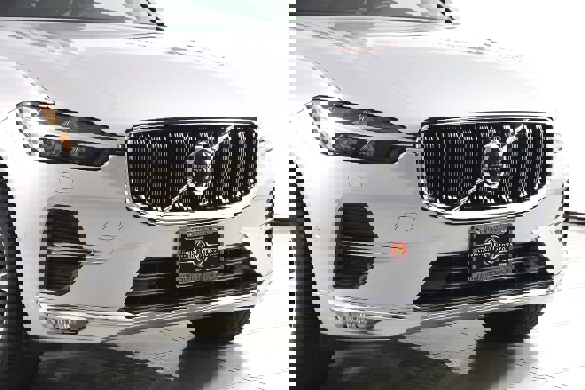 Used 2023 Volvo XC60 B5 Plus image 38