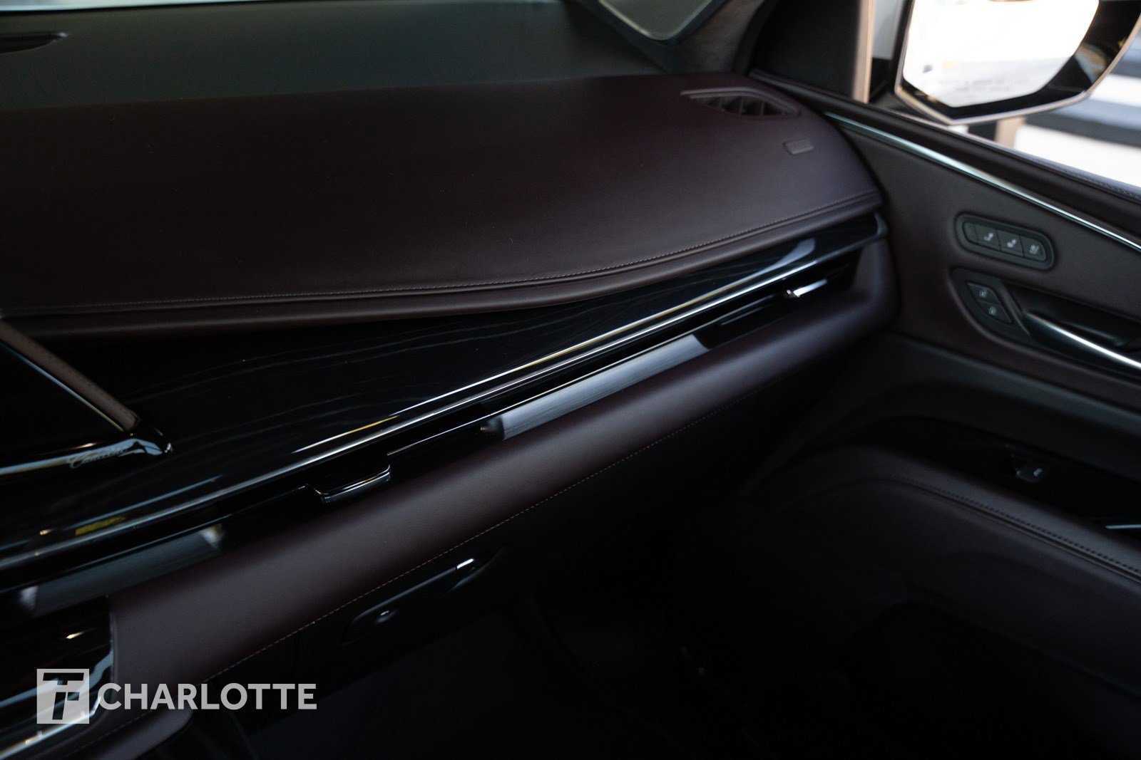 Used 2023 Cadillac Escalade V w/ LPO, ONYX Package image 23