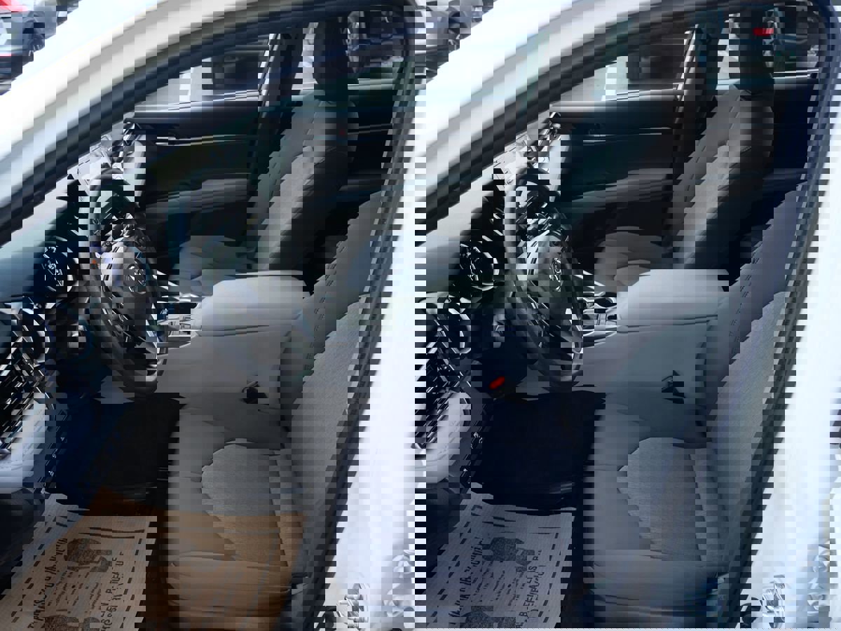 Used 2022 Toyota Camry LE image 10