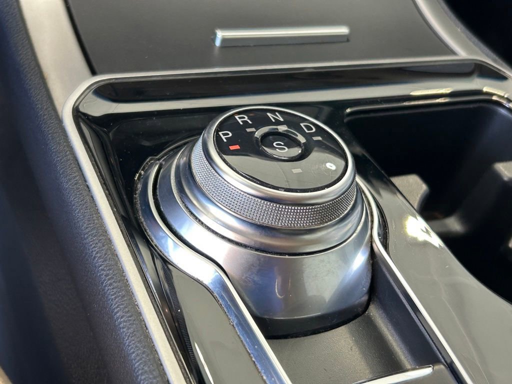 Used 2020 Ford Edge SEL w/ Cold Weather Package FWD image 13