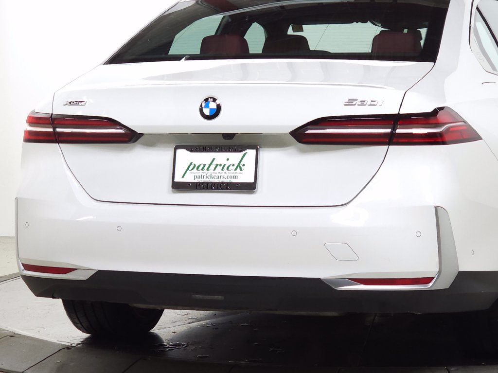 Used 2024 BMW 530i xDrive w/ Convenience Package AWD/4WD image 9
