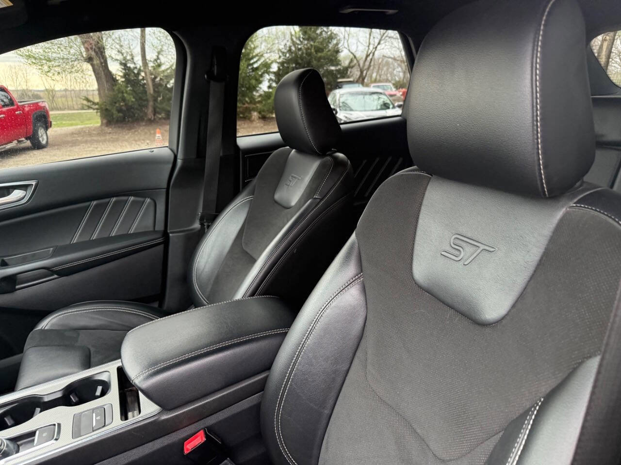 Used 2021 Ford Edge ST image 18