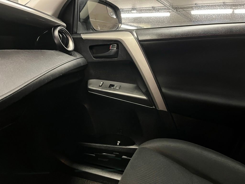 Used 2017 Toyota RAV4 LE image 25