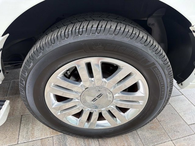 Used 2013 Lincoln Navigator L 4WD image 36
