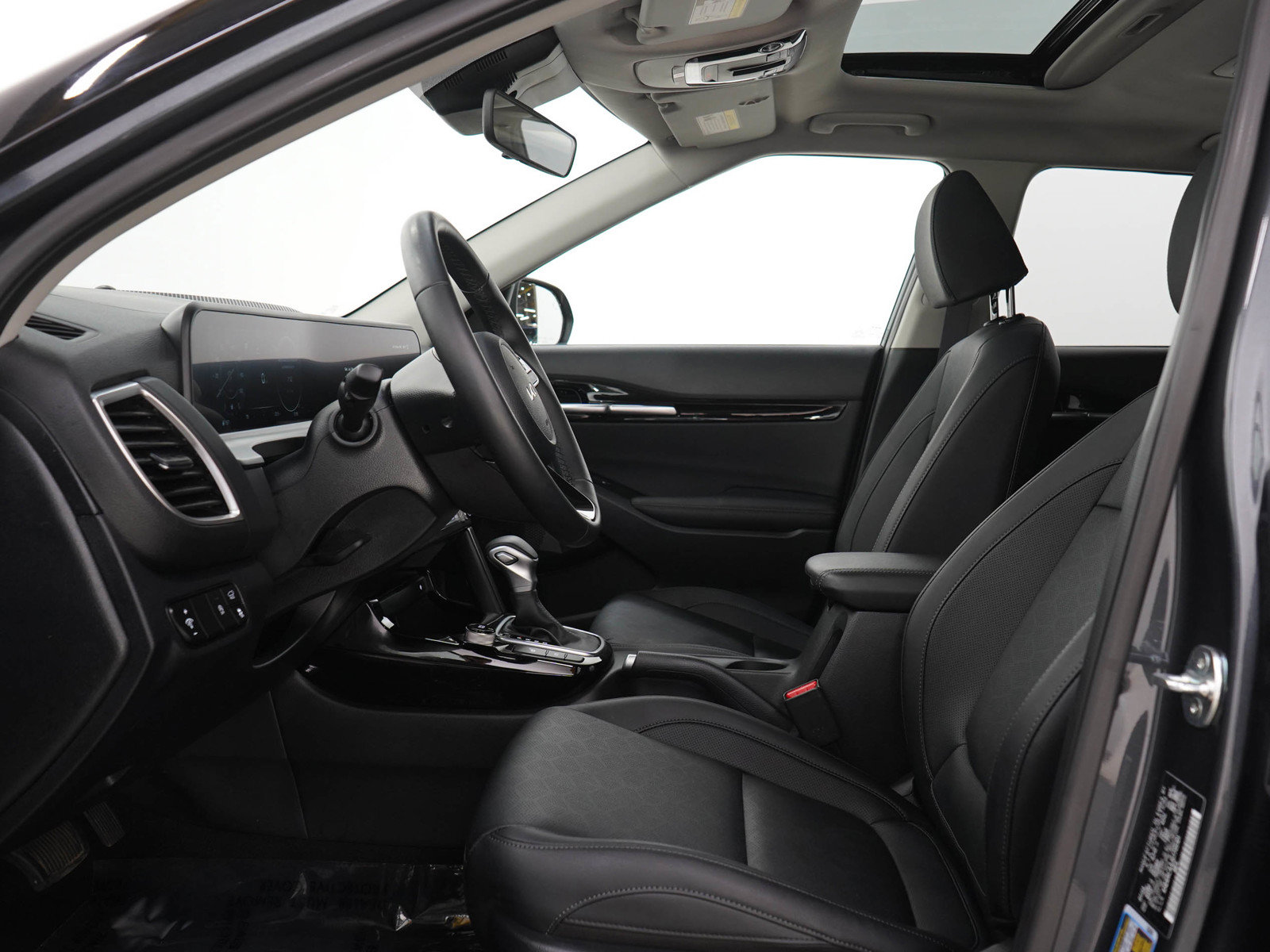 Used 2025 Kia Seltos EX w/ EX Sunroof Package AWD/4WD image 22