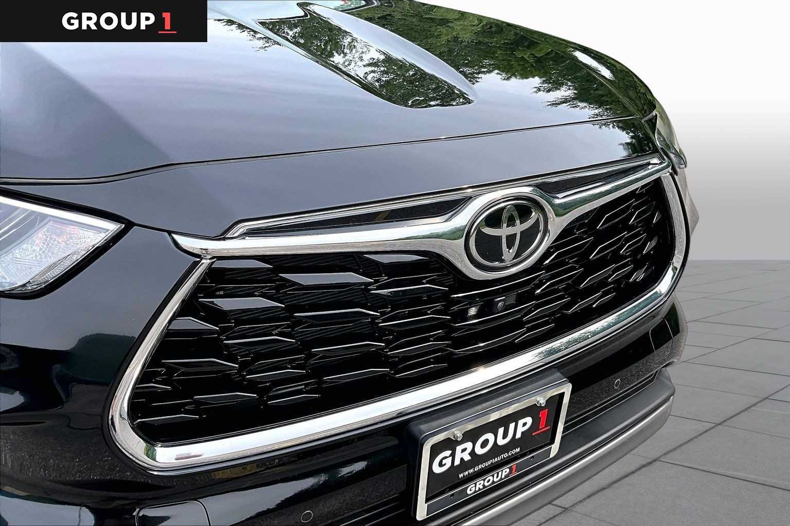 Certified 2025 Toyota Highlander Platinum AWD/4WD image 32