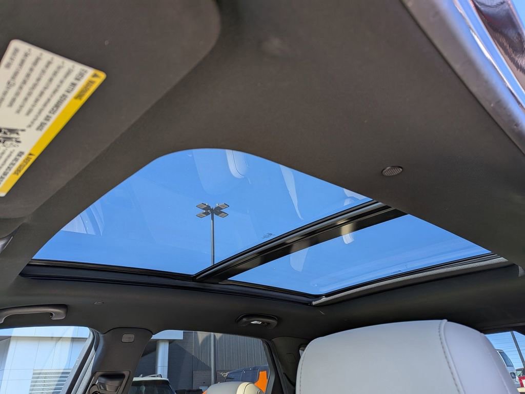 Used 2018 Cadillac XT5 Luxury w/ Driver Awareness Package AWD/4WD image 16