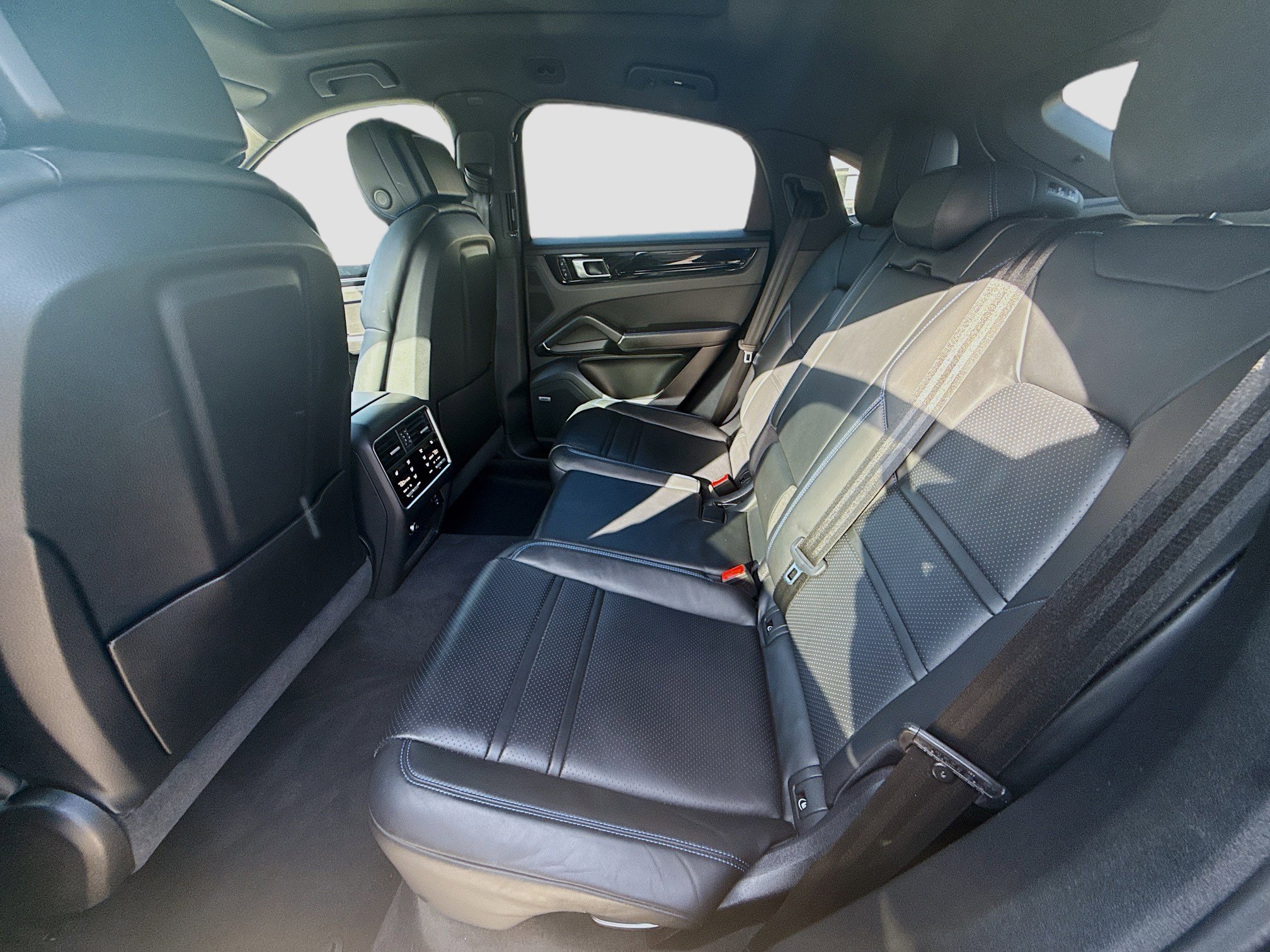 Used 2021 Porsche Cayenne S image 24