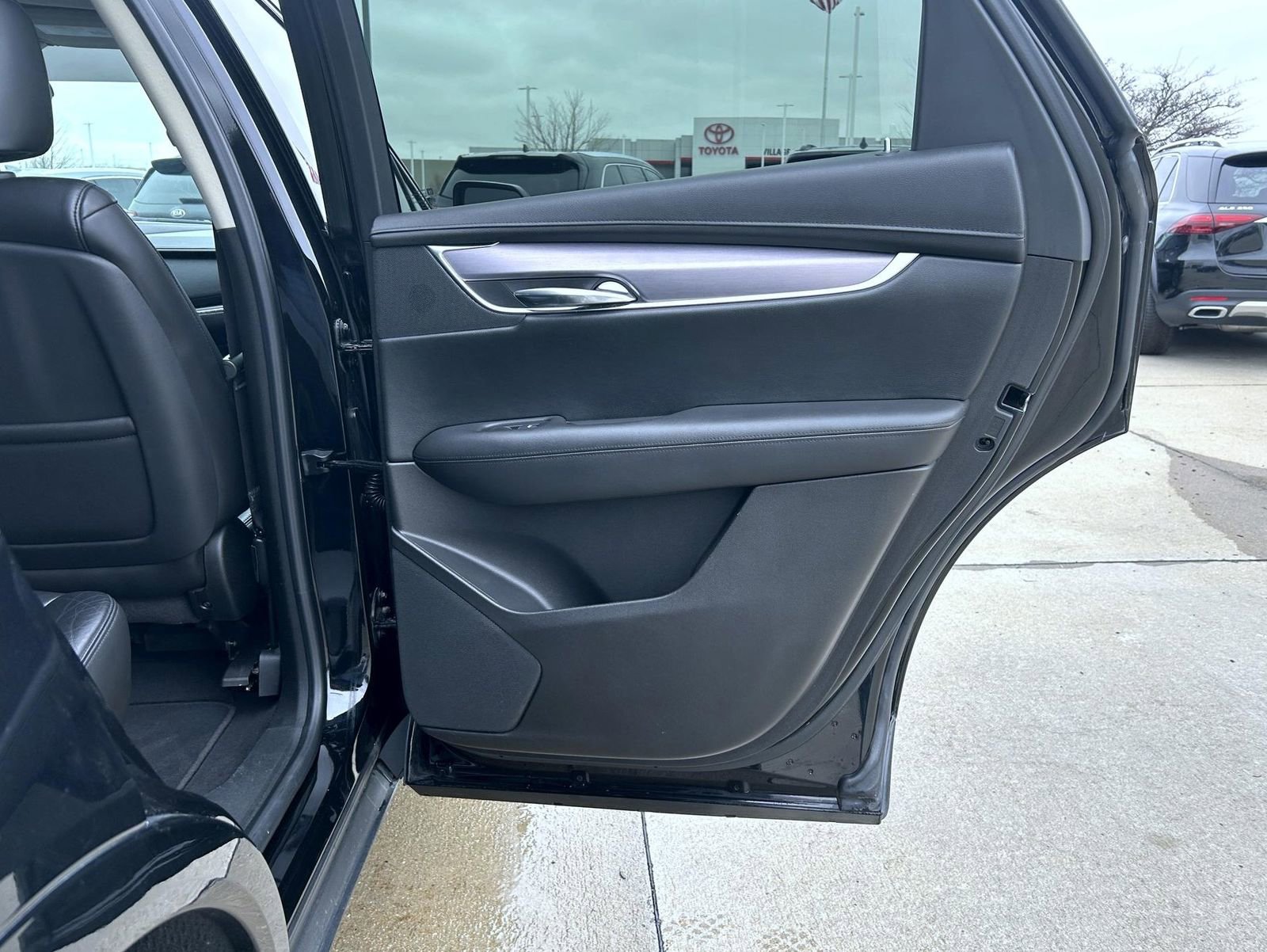 Used 2017 Cadillac XT5 Luxury w/ Driver Awareness Package image 17