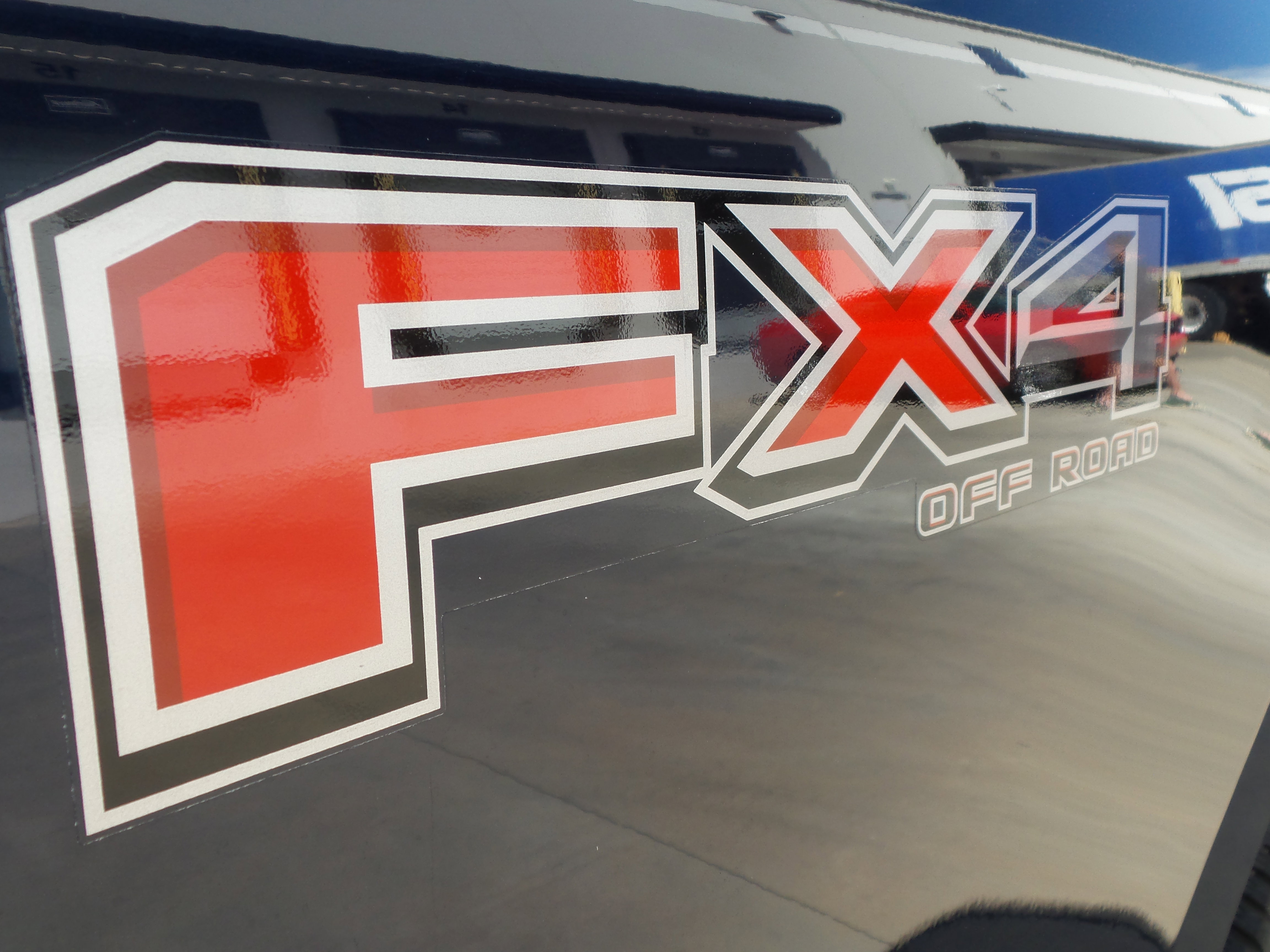 Used 2024 Ford F350 Platinum w/ FX4 Off-Road Package image 34