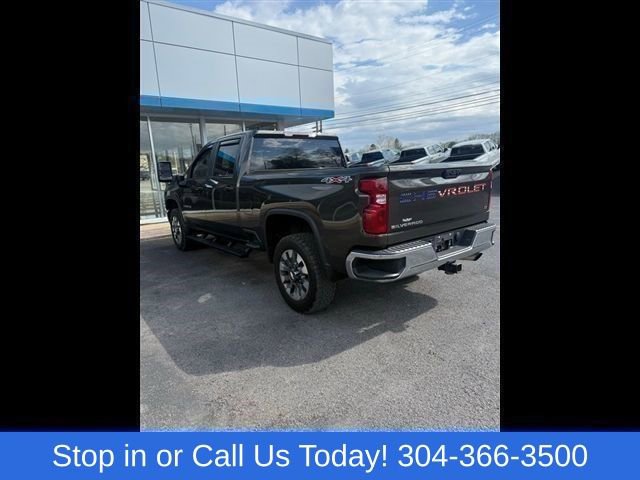 Used 2022 Chevrolet Silverado 2500 LT w/ Convenience Package AWD/4WD image 2