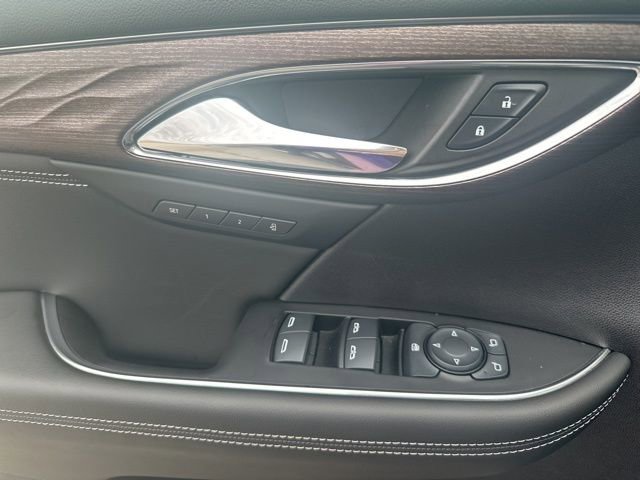 Used 2023 Buick Envision Avenir image 28