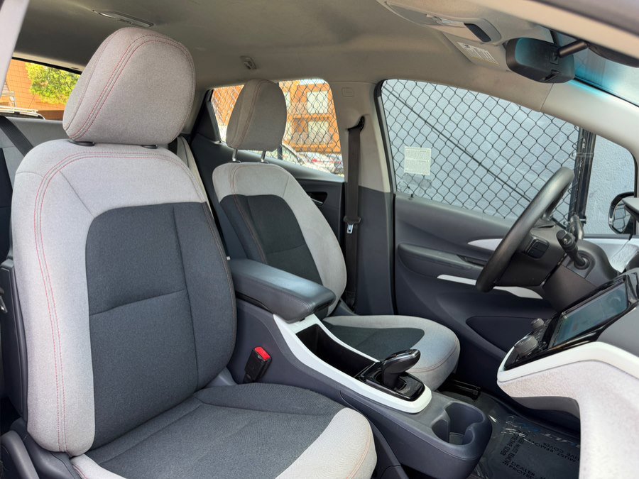 Used 2021 Chevrolet Bolt LT image 31