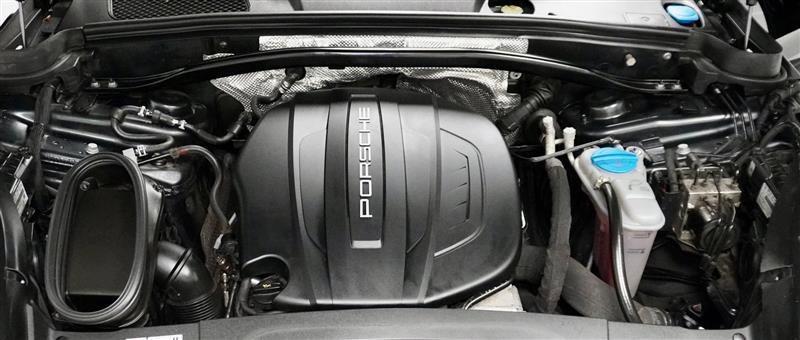 Used 2018 Porsche Macan AWD/4WD image 49