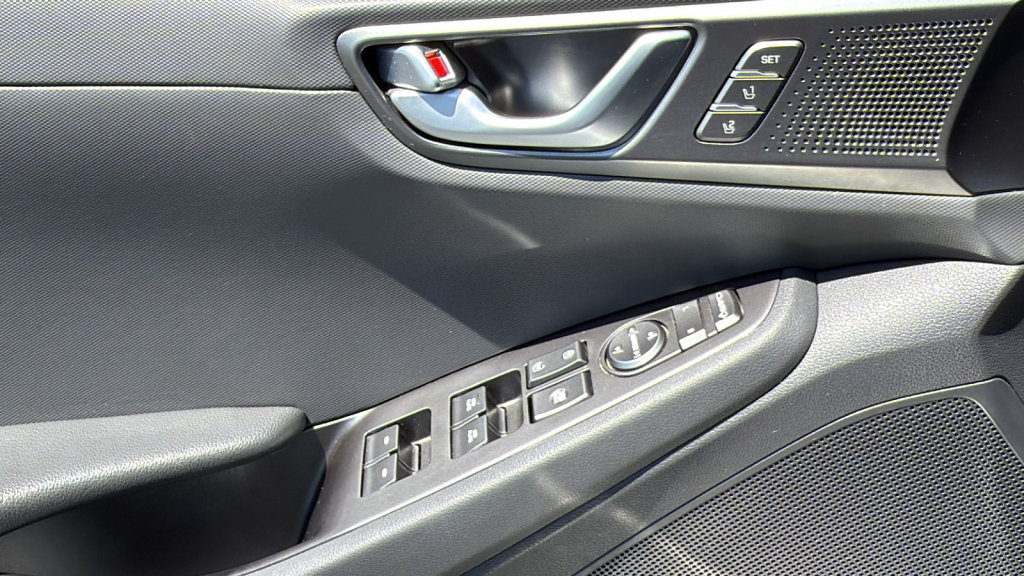 Used 2020 Hyundai Ioniq Limited FWD image 22